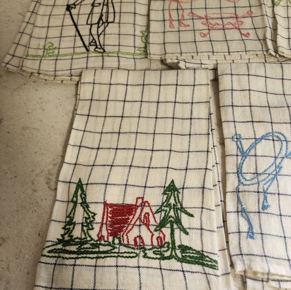 Set of 5 linen embroidered tea towels - Picture 2 of 10